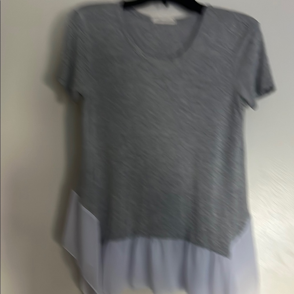 Pebble and Stone Heather Gray and White Short Sleeve Top